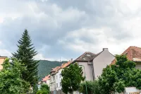 Brasov Hillside Suite Near City Center - 3 ดาว