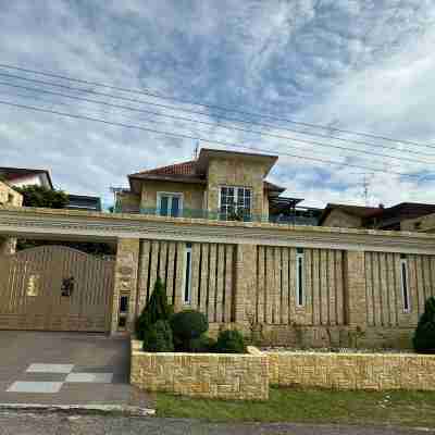 Melodies Castle Homestay Hotel Exterior