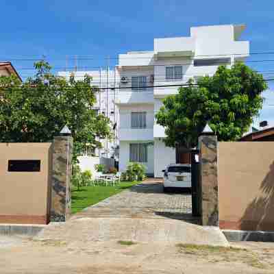 Anne's Airport Transit Villa & Hotel Hotel Exterior