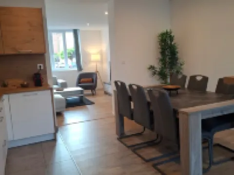 Large and quiet apartment next to the city center Hoteles en Douai