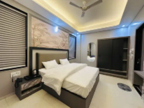 Knight Oasis Hotels in Sikar