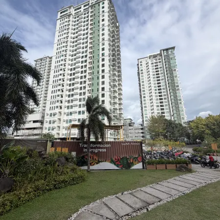 Davao Studio Unit at Abreeza Place Condo 3-4 pax
