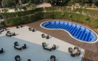 Udman Hotels and Resorts NH 8 - piscina