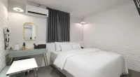 Artichoke Hotel