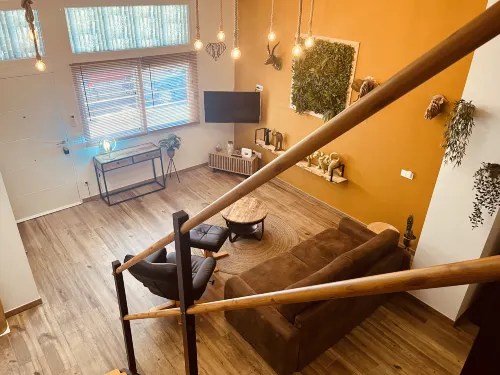 Forest-Themed Duplex Loft Near the Beach - مطابخ