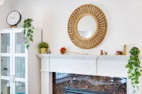 Light‑filled Contemporary 4BR Home | Free Parking - 2 звезды