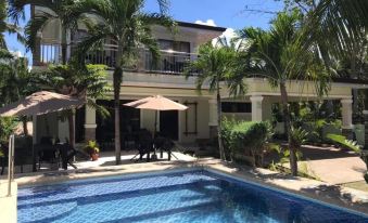 Avila's Hostel Moalboal