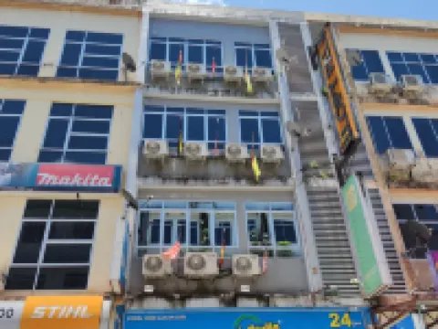 Loft Pals Urbanstay Hotels in Kapit