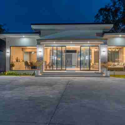 6 bedroom-independent swimming pool and powerful KTV Hotel Exterior