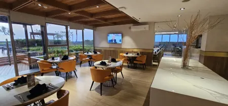 Gold Coast Seaview Apartment by MYsweethome Отели рядом с достопримечательностью «Hutan Mangrove PIK 2»