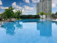 Newly Studio Apt w/ Pool, Gym Netflix Hotels in South Jakarta