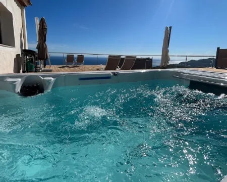 Villa overlooking the Golden Islands-Villa Hotels in Carqueiranne