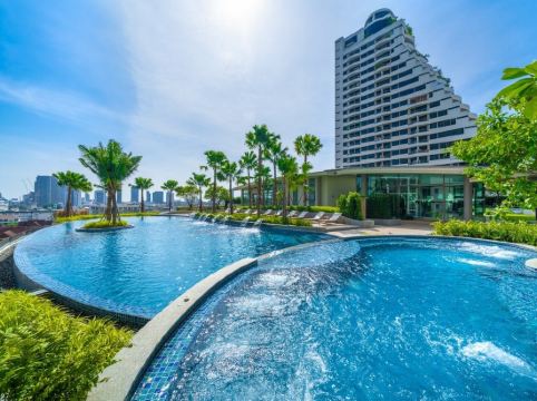 Stylish City Stay | Pool, Gym & Fast Wi-Fi