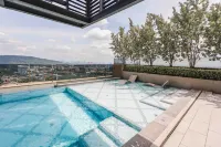 Mossaz Luxe Suites - PJ - Damansara by The Stay Hub - Infinity Pools