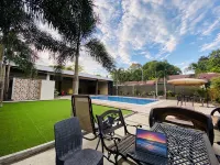 Momshie's Apartelle and Restaurant - Swimmingpools