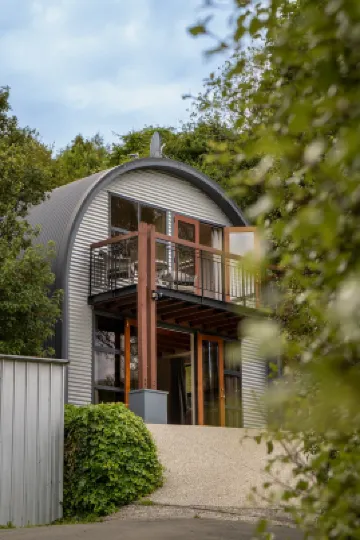 Arc House | 5min to Town • Spacious Loft House