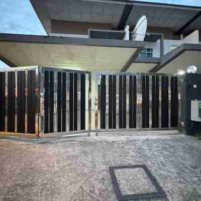 J5 Bintulu Homestay -Private Ground Floor Stay Hotel Exterior