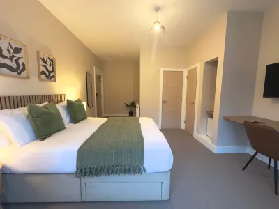 Spacious Family Retreat with Double & Single Bed Hotels in 