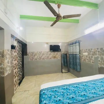 Shreeji Kashidham Hotels near Manikarnika Ghat