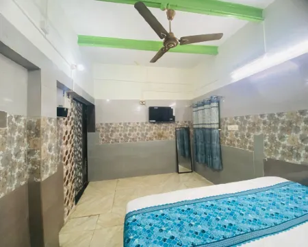 Shreeji Kashidham Hotels in Domari