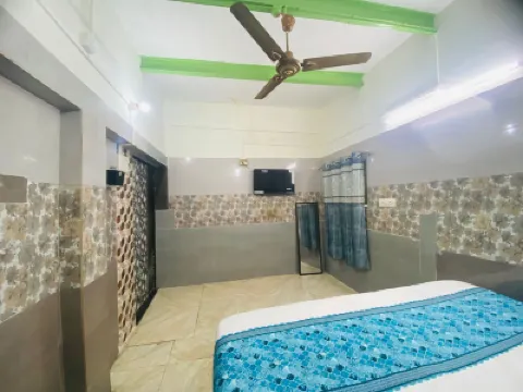 Shreeji Kashidham Hotels near Shri Kashi Vishwanath Temple