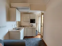 Downtown Private Studio | Rooftop Jacuzzi & Views