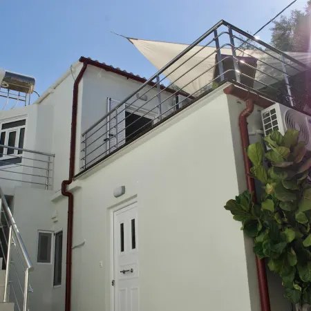 Spyros Apt. Simple, cozy, comfortable, close to the beach