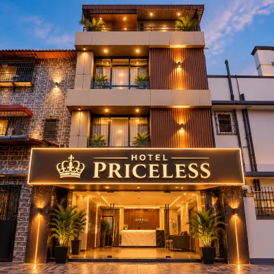 Hotel Priceless By Glitz Hotels Hotel berhampiran Pantai Versova