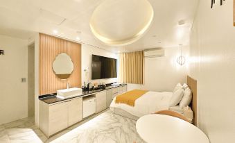 waltz hotel