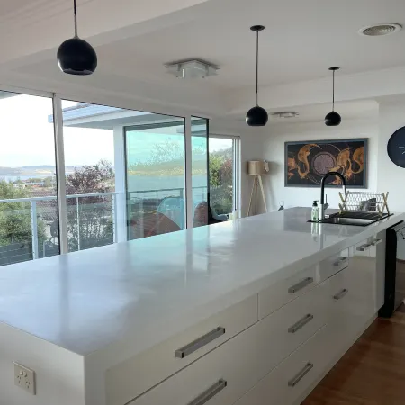 Hobart Bay Sunrise House--Rare Aurora Viewing Opportunities