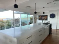 Lipscombe Escape panoramic views luxury and space Hotels in Sandy Bay