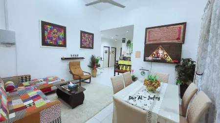 Homestay DAR AL - JUFRY Отели рядом с Аэропорт Куантан