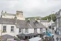 The Old Stamp House Retreat - Three En-Suite Bedrooms with Parking - Kitchens