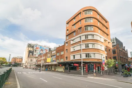 Spice On Broadway Отели рядом с достопримечательностью «White Rabbit Gallery»