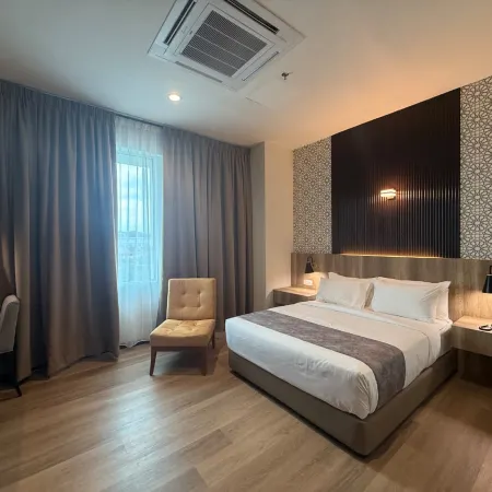 HOTEL SERI WARISAN Отели рядом с достопримечательностью «Бирманский бассейн»