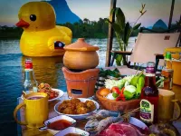 M & R 2 float house Hotels in Feuang