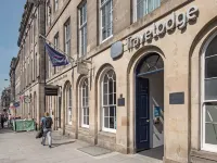 Travelodge Edinburgh Central Waterloo Place Hotels near Waterloo Place