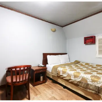 WHITE MOTEL Отели рядом с достопримечательностью «Ресторан Sushi Koji»