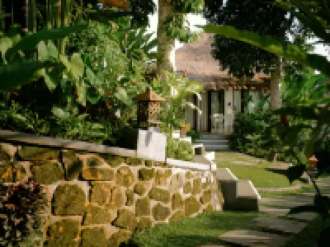 ウブド デラリ ヴィラス Villa Alamanda周辺のホテル