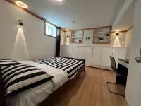 Self-contained Queen Suite • Private Kitchenette & Bath - 2-نجوم