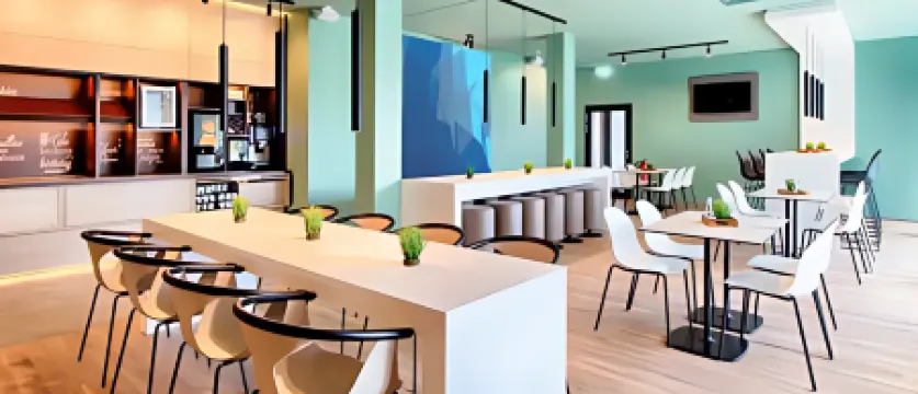 B&B HOTEL München-Schwabing Отели рядом с достопримечательностью «Энглишер Гартен»