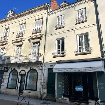 Charming studio, train station nearby