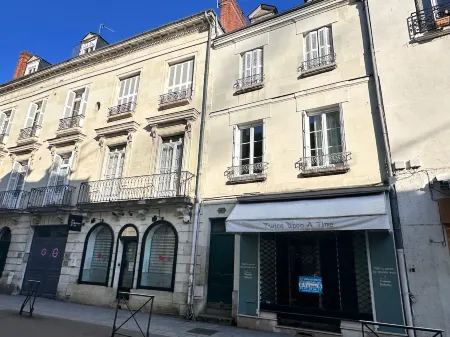 Charming studio, train station nearby