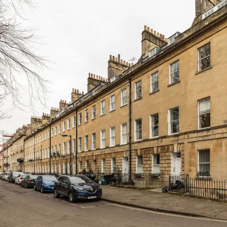 Elegant Georgian Flat in Historic Bath with Garden