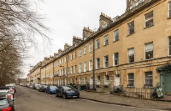 Elegant Georgian Flat in Historic Bath with Garden