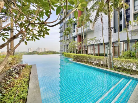 Grand Medini Residence Near Legoland by Stayrene Отели рядом с достопримечательностью «Puteri Harbour International Ferry Terminal»