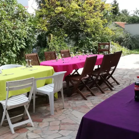 Shared appartement with 3 private rooms terrace garden parking 600m RER B