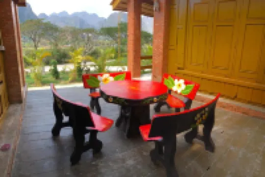 Vang Vieng Romantic Mountain View Resort
