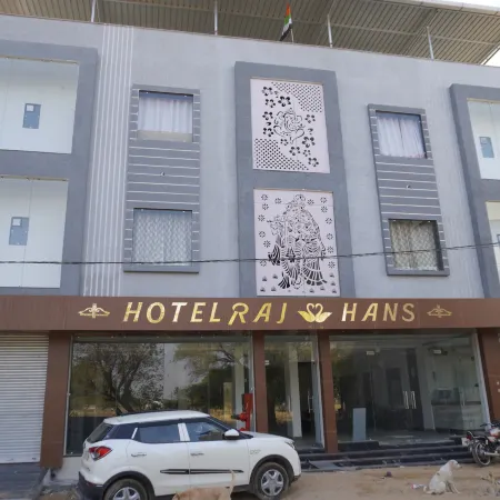 Hotel Raj Hans