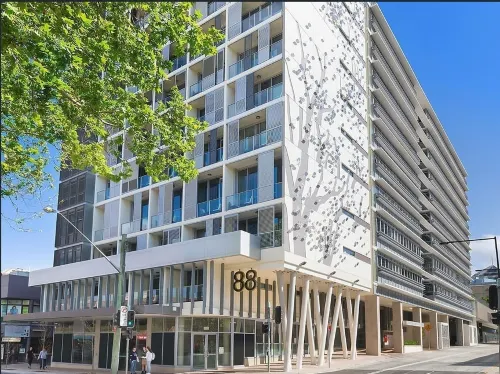 Chatswood walk to Train Station/Shopping center Hotels in Willoughby